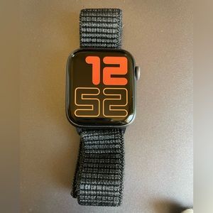 APPLE WATCH SERIES 4 - WIFI AND GPS